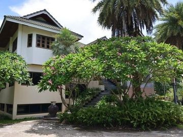 For sale. Land with a garden house, good atmosphere, San Pa Tong District, Chiang Mai.