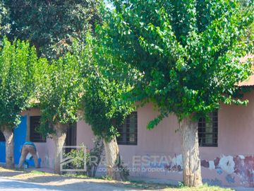 Vendemos amplio terreno con casa antigua bien conservada