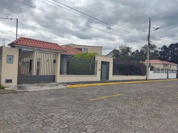 Vendo Casa en Sangolquí Urb. Hacienda Capelo Valle