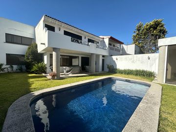 HERMOSA CASA EN VENTA LA CARCAÑA CON ALBERCA A PIE DE CALLE PUEBLA CHOLULA, MUY BUENA UBICACIÓN