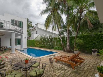 Casa disponible en Campestre Residencial en Cancún, Quintana Roo.