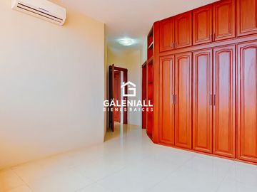 Casa de 5 habitaciones en Venta en La Carolina, Machala