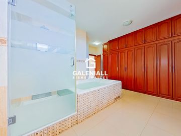 Casa de 5 habitaciones en Venta en La Carolina, Machala