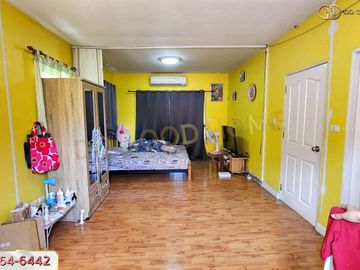📌 Pruksa Village 7 - Pracha Uthit 90 (PRUKSA VILLAGE 7 - PRACHA UTHIT 90) Samut Prakan, 2-storey detached house in front of the house does not hit any