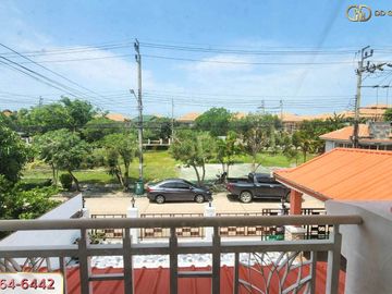 📌 Pruksa Village 7 - Pracha Uthit 90 (PRUKSA VILLAGE 7 - PRACHA UTHIT 90) Samut Prakan, 2-storey detached house in front of the house does not hit any