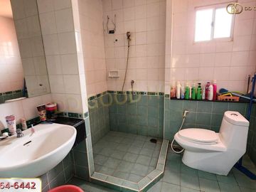 📌 Pruksa Village 7 - Pracha Uthit 90 (PRUKSA VILLAGE 7 - PRACHA UTHIT 90) Samut Prakan, 2-storey detached house in front of the house does not hit any