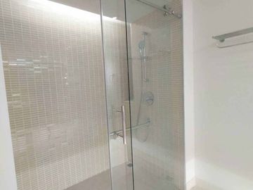 Luxury condo for sale in the city on Chang Khlan Road, best location, convenient travel, close to Night Bazaar, Tha Phae, airport only 10 minutes, ful