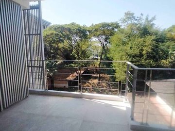 Luxury condo for sale in the city on Chang Khlan Road, best location, convenient travel, close to Night Bazaar, Tha Phae, airport only 10 minutes, ful