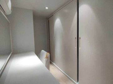 Luxury condo for sale in the city on Chang Khlan Road, best location, convenient travel, close to Night Bazaar, Tha Phae, airport only 10 minutes, ful