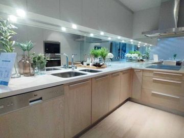 Luxury condo for sale in the city on Chang Khlan Road, best location, convenient travel, close to Night Bazaar, Tha Phae, airport only 10 minutes, ful