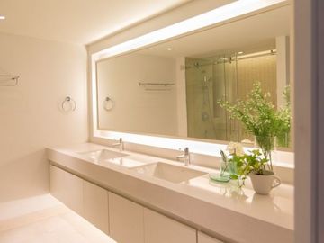 Luxury condo for sale in the city on Chang Khlan Road, best location, convenient travel, close to Night Bazaar, Tha Phae, airport only 10 minutes, ful