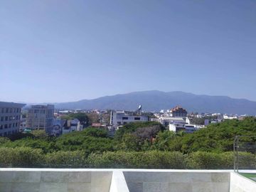 Luxury condo for sale in the city on Chang Khlan Road, best location, convenient travel, close to Night Bazaar, Tha Phae, airport only 10 minutes, ful