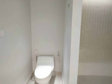 Luxury condo for sale in the city on Chang Khlan Road, best location, convenient travel, close to Night Bazaar, Tha Phae, airport only 10 minutes, ful