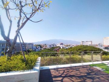 Luxury condo for sale in the city on Chang Khlan Road, best location, convenient travel, close to Night Bazaar, Tha Phae, airport only 10 minutes, ful
