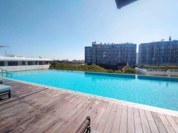 Luxury condo for sale in the city on Chang Khlan Road, best location, convenient travel, close to Night Bazaar, Tha Phae, airport only 10 minutes, ful