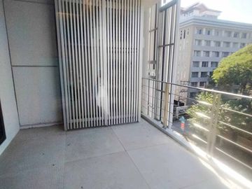 Luxury condo for sale in the city on Chang Khlan Road, best location, convenient travel, close to Night Bazaar, Tha Phae, airport only 10 minutes, ful