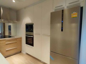 Luxury condo for sale in the city on Chang Khlan Road, best location, convenient travel, close to Night Bazaar, Tha Phae, airport only 10 minutes, ful