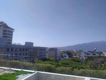 Luxury condo for sale in the city on Chang Khlan Road, best location, convenient travel, close to Night Bazaar, Tha Phae, airport only 10 minutes, ful