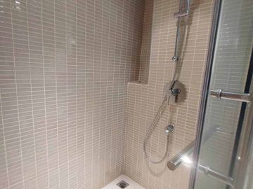 Luxury condo for sale in the city on Chang Khlan Road, best location, convenient travel, close to Night Bazaar, Tha Phae, airport only 10 minutes, ful