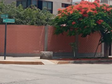 Casa en venta en surco cerca de avenidas como Caminos del Inca e Higuereta