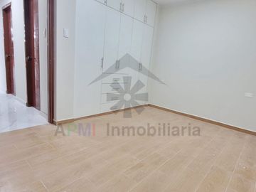 DEPARTAMENTO CON COCHERA EN PRIMER PISO COSTADO DE LA UNIVERSIDAD SIPAN