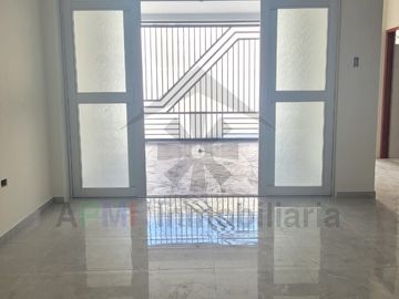 DEPARTAMENTO CON COCHERA EN PRIMER PISO COSTADO DE LA UNIVERSIDAD SIPAN