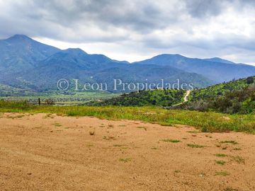 Se vende Parcela de 22.600 mts2 en condominio Entre Valles.