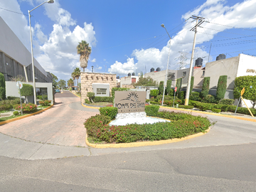 EXCELENTE CASA A 5 MIN DE PLAZA CALERA EN EL FRACC LOMAS DEL ANGEL
