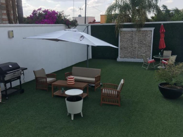 EXCELENTE CASA A 5 MIN DE PLAZA CALERA EN EL FRACC LOMAS DEL ANGEL