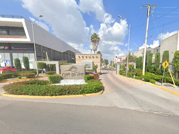 EXCELENTE CASA A 5 MIN DE PLAZA CALERA EN EL FRACC LOMAS DEL ANGEL
