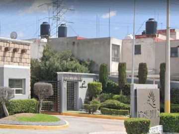 EXCELENTE CASA A 5 MIN DE PLAZA CALERA EN EL FRACC LOMAS DEL ANGEL