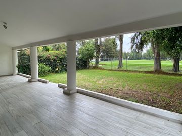 Casa en venta con salida a Campo de Golf las Fuentes, Puebla Ideal para oficinas