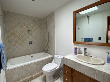 Casa en venta con salida a Campo de Golf las Fuentes, Puebla Ideal para oficinas
