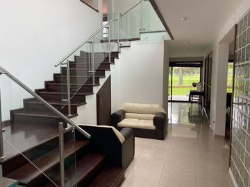Casa en venta con salida a Campo de Golf las Fuentes, Puebla Ideal para oficinas