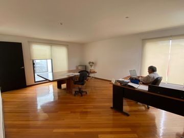 Casa en venta con salida a Campo de Golf las Fuentes, Puebla Ideal para oficinas