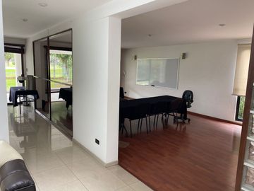 Casa en venta con salida a Campo de Golf las Fuentes, Puebla Ideal para oficinas