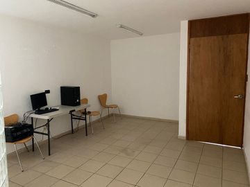 Casa en venta con salida a Campo de Golf las Fuentes, Puebla Ideal para oficinas