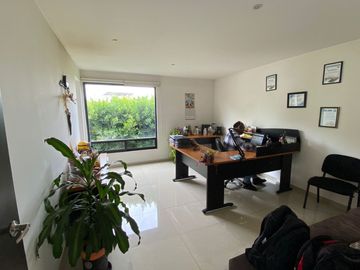 Casa en venta con salida a Campo de Golf las Fuentes, Puebla Ideal para oficinas