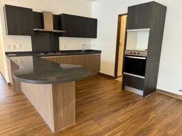 Venta de Departamento de 4 recámaras en Real Antigua, Zona Esmeralda. Atizapán de Zaragoza.