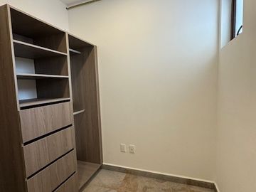 Venta de Departamento de 4 recámaras en Real Antigua, Zona Esmeralda. Atizapán de Zaragoza.