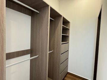 Venta de Departamento de 4 recámaras en Real Antigua, Zona Esmeralda. Atizapán de Zaragoza.