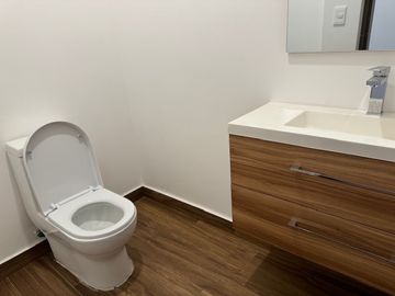 Venta de Departamento de 4 recámaras en Real Antigua, Zona Esmeralda. Atizapán de Zaragoza.