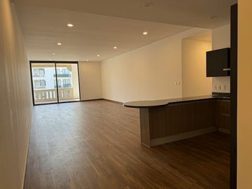 Venta de Departamento de 4 recámaras en Real Antigua, Zona Esmeralda. Atizapán de Zaragoza.