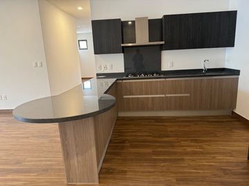 Venta de Departamento de 4 recámaras en Real Antigua, Zona Esmeralda. Atizapán de Zaragoza.