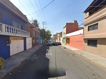 BONITA Y AMPLIA CASA CON POSESIÓN, EXCELENTE UBICACION, LEYES DE REFORMA, IZTAPALAPA
