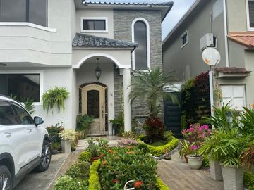 C028 - Venta Casa en Vía al Sol - Vía a la Costa km 14.5 - Guayaquil