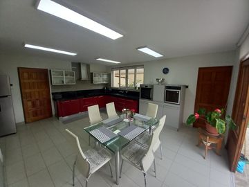 Venta de Hermosa Casa de 2 plantas en La Molina