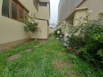 Venta de Hermosa Casa de 2 plantas en La Molina