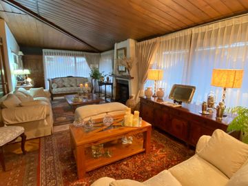 Amplia casa sector Av. Alemania