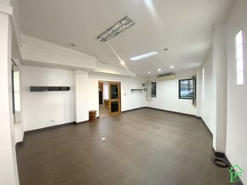 House for sale 3 bedrooms with Built-in furniture in Koolpunt Ville 6